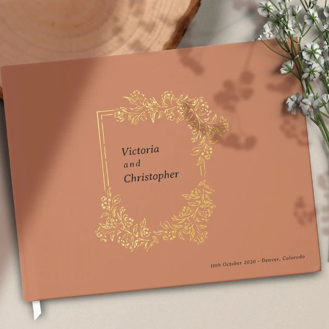 Elegantes florales Wappen Klassische botanische Ho Gästebuch (Elegant Romantic Wedding Guest Book with Gold Foil)