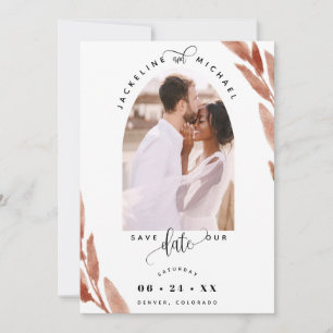 Elegantes Foto Arch and Terracotta Blätter Hochzei Save The Date