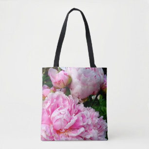 Elegantes Foto aus rosa, blühenden Pinien
