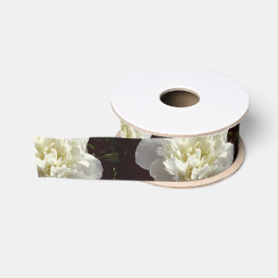 Elegantes Foto aus weißer Blume mit Blumen Ripsband