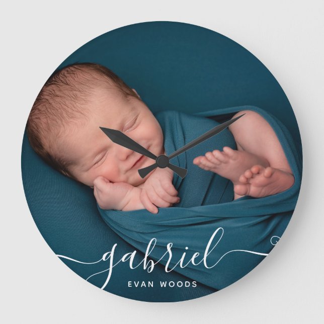 Elegantes Foto Baby Name Template Kinderzimmer Große Wanduhr (Vorderseite)
