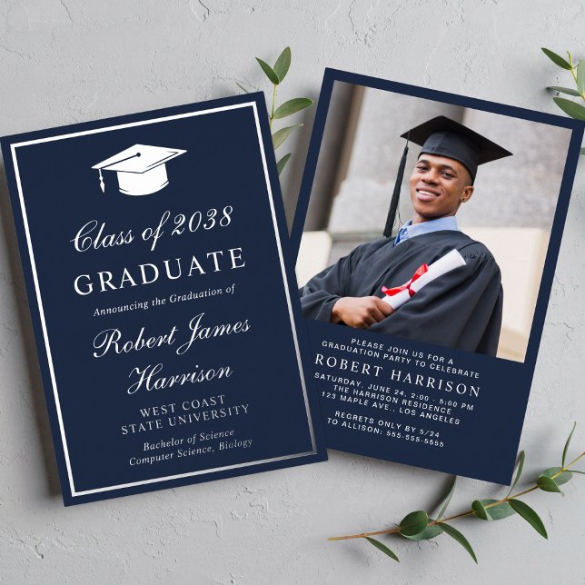 Elegantes Foto Blue Graduation Party Silver Folieneinladung (An elegant college graduation party silver foil invitation to celebrate the graduate's achievements)