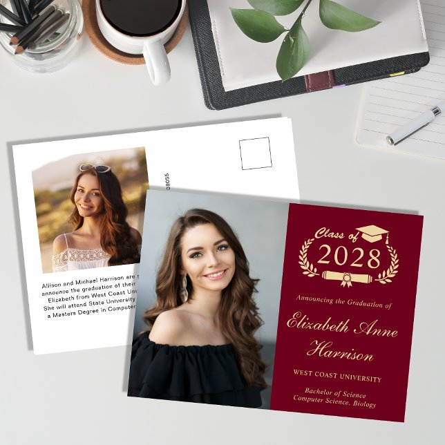 Elegantes Foto Burgundy Gold Abschluss Postkarte (Share the pride and excitement of your graduate's achievement with friends and family near and far)