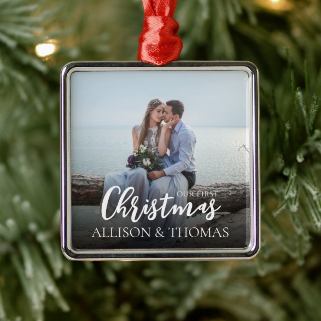 Elegantes Foto Hochzeit Unser erstes Weihnachtsfes Ornament Aus Metall (Baum)