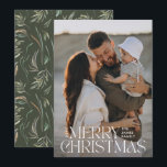 Elegantes Foto, modern, minimalistisch grün, botan Feiertagskarte<br><div class="desc">Elegantes Foto Moderne minimale natürliche Oliven grüne Aquarell botanische Typografie Frohe Weihnachtsferien flache Karte.</div>