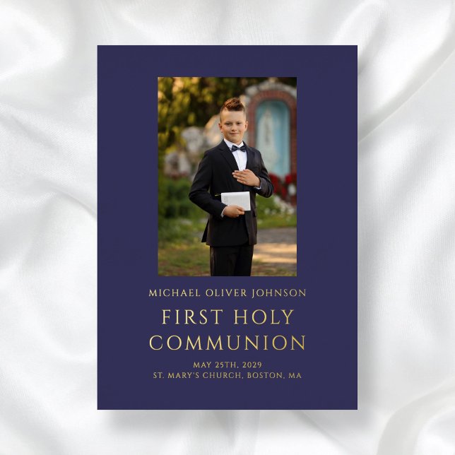 Elegantes Foto Navy Blue Boy First Communion Gold Folieneinladung (Navy Blue Boy Photo First Holy Communion Gold Foil Invitation)