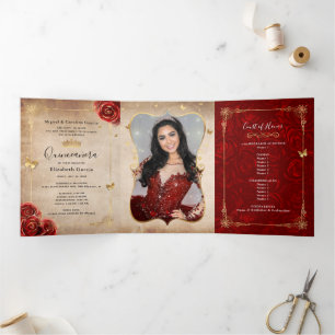 Elegantes Foto Spanische Rote Rose Gold Quinceaner Dreifach Gefaltete Einladung