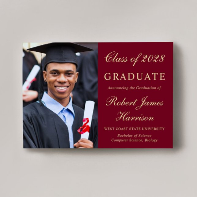 Elegantes Foto Uni Burgundy Gold Abschluss Ankündigung (Share the pride and excitement of your graduate's achievement with friends and family near and far)