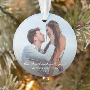 Elegantes Foto Unser erstes Weihnachtsfest Verlobt Ornament