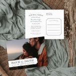 Elegantes Frame-Foto-Overlay Save the Date Ankündigungspostkarte<br><div class="desc">Moderne Vintage Foto Postkarte Hochzeit Speichern Sie das Datum. Das Design bietet Ihr Verlobung Foto mit einem eleganten Tab-Overlay und Platz für Ihren Hochzeitstag, Braut und Bräutigam vorne. Stilvolle Mischung aus traditioneller Schrift- und Schrifttypografie auf der Rückseite und ein trendiger, Vintager inspirierter Rahmen rund um die Adresse. Fügen Sie eine...</div>