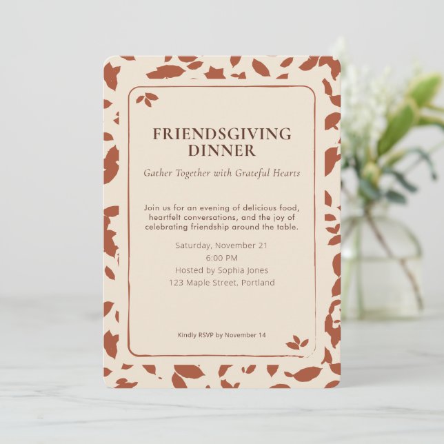 Elegantes Freundesdankfest-Dinnerparty mit fallend Einladung (Stehend Vorderseite)
