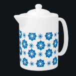 Elegantes geometrisches, blau-weißes Muster<br><div class="desc">Moderne Teekanne mit elegantem geometrischem Blumenmuster in Blau und Weiß. Dieses Aussehen kann an Orten gehen und kann leicht in viele verschiedene Stile für Ihre Zuhause integriert werden,  einschließlich Bauernhaus,  entspannt und informell,  oder kochen. Matching-Elemente sind verfügbar. Ähnliche Designs gibt es auch.</div>