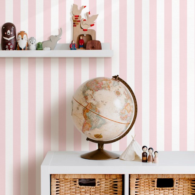 Elegantes gestreiftes, hellrosa Kinderzimmer Tapete (Von Creator hochgeladen)