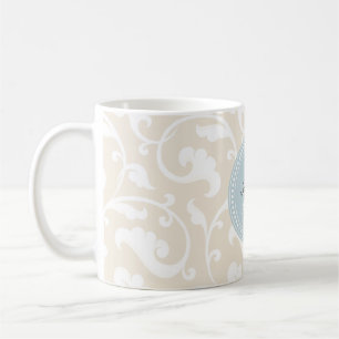 Elegantes girly beige Blumenmustermonogramm Kaffeetasse