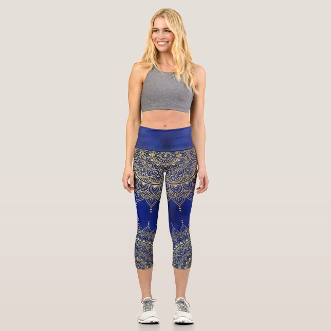Elegantes Gold auf Deep Blue Floral Henna Mandala Capri Leggings (Vorderseite)