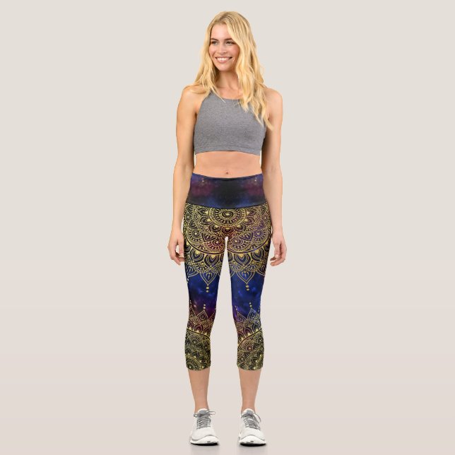 Elegantes Gold auf Dunkelnebel Flora Henna Mandala Capri Leggings (Vorderseite)