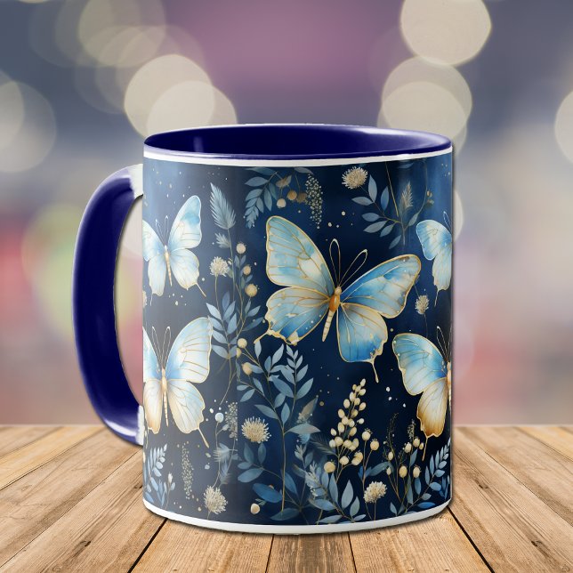 Elegantes Gold Blue Butterfly Pattern auf der Mari Tasse (Von Creator hochgeladen)