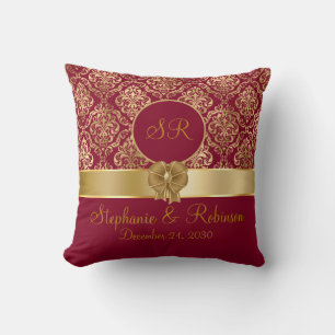 Elegantes Gold Damast auf burgunderrotem Monogramm Kissen