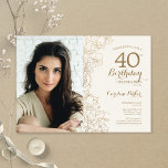 Elegantes Gold Floral Foto 40. Geburtstag Einladung<br><div class="desc">Gold und Elfenbein Blütencreme 40. Geburtstag Party Einladung mit Ihrem Foto auf der Vorderseite der Karte. Minimalistisch modernes Design mit botanischen Kontur Zeichnungen Akzente, Imitate Goldfolie und Typografie Drehbuch Schriftart. Einfache, trendige Einladungskarte für eine stilvolle Damenfeier. Kann für jedes Alter angepasst werden. Gedruckte Zazzle Einladungen oder Sofortdownload digitalen druckbaren Vorlage....</div>