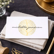 Elegantes Gold Leaf Logo auf Weiß