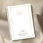 Elegantes Gold Logo Corporate Custom Business 2025 Planer<br><div class="desc">Mit diesem eleganten White & Gold Business Logo 2025 Planner Design bleibe er mit einem individuellen Markenplaner. Mit einem modernen Imitat Gold-Design mit Platz für Ihr Firmenlogo, Ihren Firmennamen und Ihren eigenen Text. Einfaches, aber elegantes Planertagebuch, das Ihnen bleibe - perfekt für Schönheitsprofis, Salonbesitzer, echte Anwesen-Agent, Notar oder andere Berufe....</div>