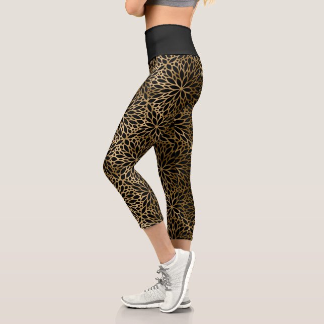 Elegantes Gold Mandala Muster auf schwarz Capri Leggings (Links)