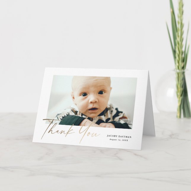 Elegantes Gold Script Baby Foto Dankeskarte (Vorderseite)