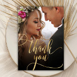 Elegantes Gold Script Foto Hochzeit Dankeschön Kar Dankeskarte<br><div class="desc">Modernes Boho Chic Gold Kalligrafie Script Foto Hochzeit Dankeschön Karte. Stilvolle Hochzeit danke Ihnen Vorlage mit einem vollen vertikalen Foto auf der Vorderseite mit dem Text "Danke" in einem skurrilen Wirblen Handschrift Schrift Swash Schwanz Schriftart Drehbuch Imitate Goldfolie Overlay auf dem Bild. 2-seitige Karte mit vorgefertigter Dankeschön-Nachricht auf der Rückseite....</div>