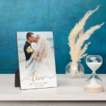 Elegantes Gold Script Liebe Wedding Foto Fotoplatte<br><div class="desc">Liebe Elegante Gold Script Wedding Foto Plaque</div>