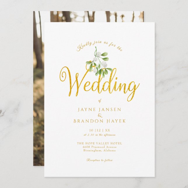 Elegantes Gold Script Mistletoe Foto Winter Weddin Einladung (Vorne/Hinten)