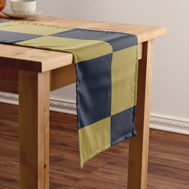 Elegantes Gold- und Navy-Blue-Checkered-Muster Kurzer Tischläufer (Beispiel)