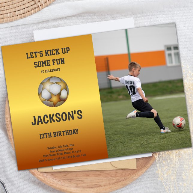 Elegantes Gold und Orange Fußball Einladung zum Ge (Gold Orange Soccer Birthday Invitations w photo)