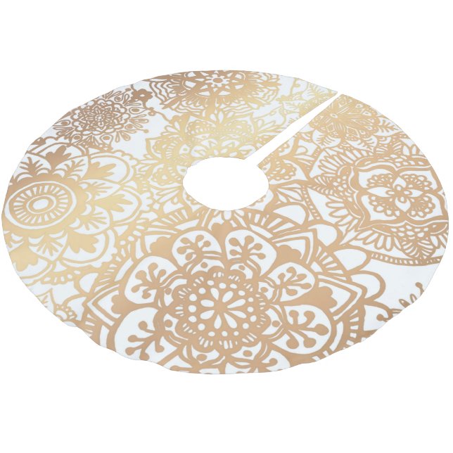 Elegantes Gold- und White Boho Mandala-Muster Polyester Weihnachtsbaumdecke (Schrägansicht)