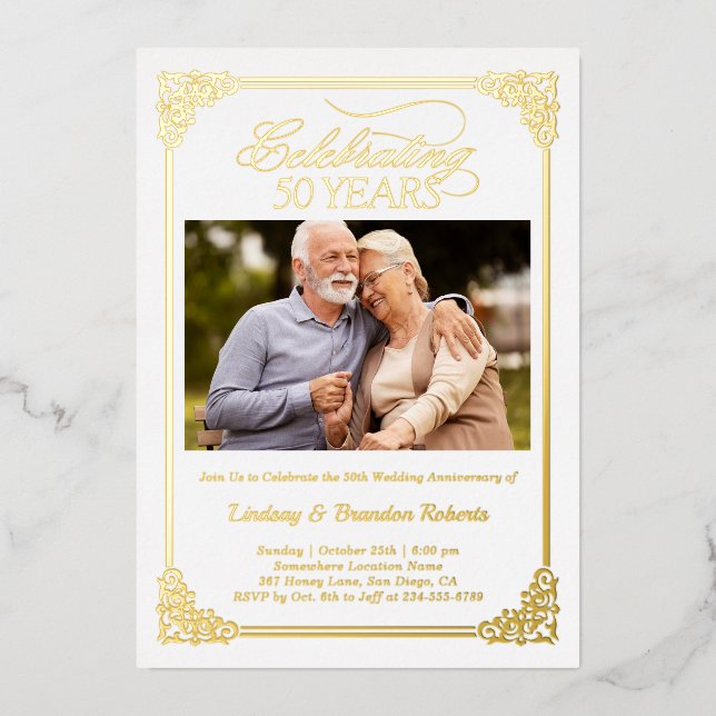 Elegantes Goldenes 50-jähriges Foto zum Hochzeitst Folieneinladung (Vorderseite)