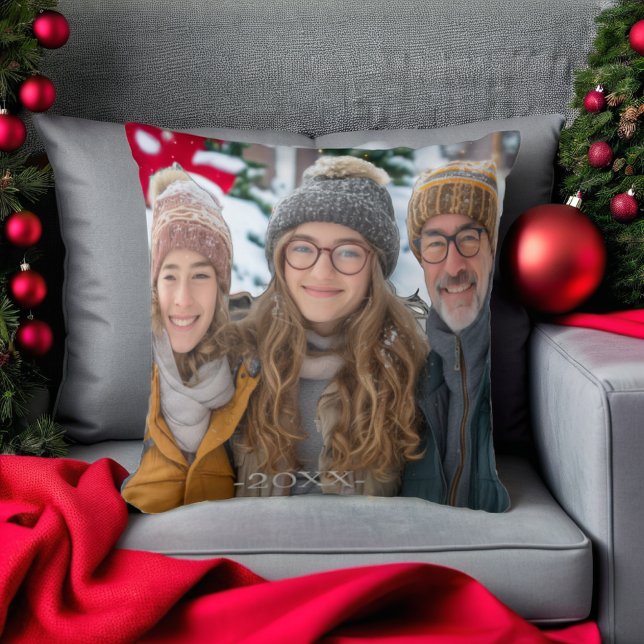 Elegantes Gray-one-Foto Schneeflocken Kissen (Elegant Grey one photo Snowflakes Throw Pillow)