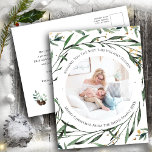 Elegantes Green Foliage Gold Confetti Wasserfarbe Feiertagspostkarte<br><div class="desc">Elegante Green Foliage Gold Confetti Watercolor Greenery Holiday Card. Senden Sie Urlaubswünsche und Grüße an Freunde, Kollegen und Familie in einfachen, schicken, eleganten und modernen Foto Design festliche, natürliche Farbe Stil Kreis Urlaubskarten! Ein wunderschöner Kranzrahmen aus verschiedenen, sanft grün gestrichenen Blätter, umgeben von goldenen Konfetti-Flittern. In der Mitte befindet sich...</div>