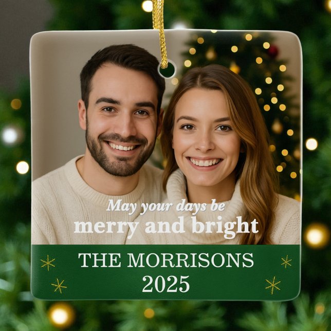 Elegantes Green und Gold Snowflake Family Foto Keramikornament (Von Creator hochgeladen)