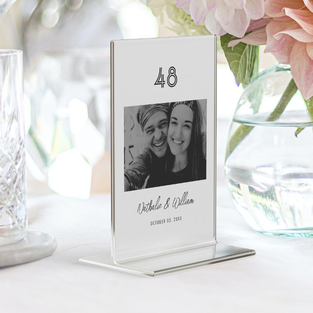 Elegantes handgeschriebenes Foto Tischnummer (Hand-Lettered Couple's Name Photo Table Number)