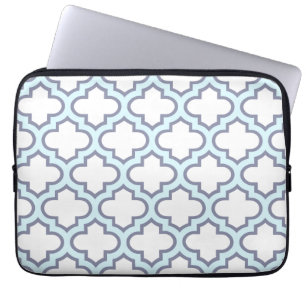Elegantes hellblaues Marokkaner Quatrefoil Muster Laptopschutzhülle
