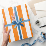 Elegantes, helles, orangefarbenes und weiß gestrei geschenkpapier<br><div class="desc">Einfaches,  hellorangefarbenes Streifenpapier - ideal für Hochzeiten,  Brautpartys und Geburtstage.</div>