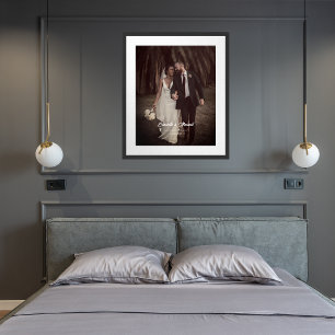 Elegantes Hochzeitsskript-Foto mit Namen und Datum Poster
