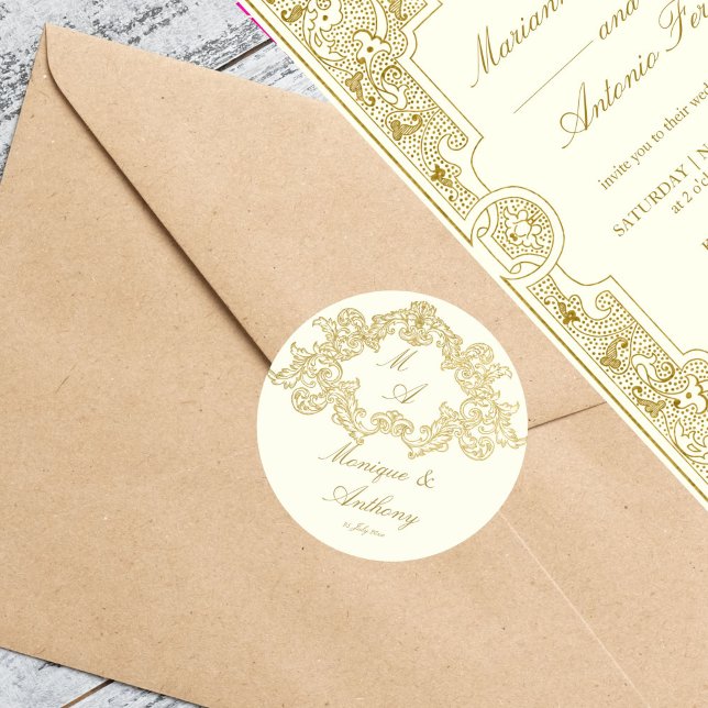 Elegantes Hochzeitstil für Elfenbein und Gold Runder Aufkleber (Elegant ivory and gold vintage ornate frame wedding template sticker monogram bride and groom names)