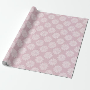 Elegantes hübsches Mädchen in zartem Rosa-Mandala- Geschenkpapier