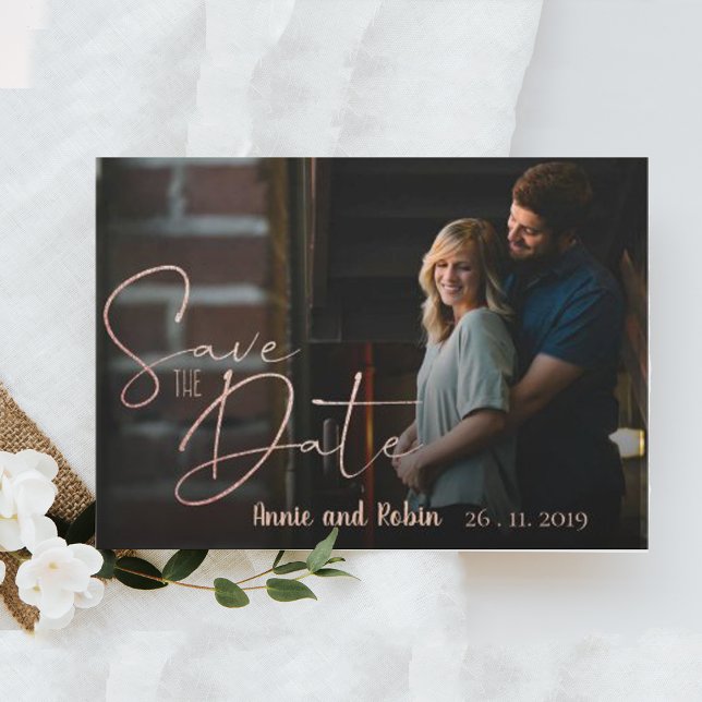 Elegantes Imitat Rose Gold Script Hochzeitskampagn Save The Date (Von Creator hochgeladen)