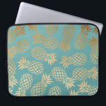 elegantes Imitatgoldtropisches Ananasmuster Laptopschutzhülle<br><div class="desc">Trendy und stilvolles Imitatgoldananasmuster. Sie können die Hintergrundfarbe besonders anfertigen.</div>