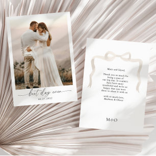 Elegantes Ivory Beige Bow Monogram Foto Wedding Dankeskarte