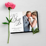 Elegantes Jubiläum Vow Renewal Foto Einladung<br><div class="desc">Elegantes Hochzeitstil Vow Renewal Foto Einladungen mit eleganter Schrift Typografie in modernem,  klassischem Schwarz und Weiß. Fügen Sie einfach Ihr eigenes Foto und Details für eine atemberaubende Einladung hinzu!</div>