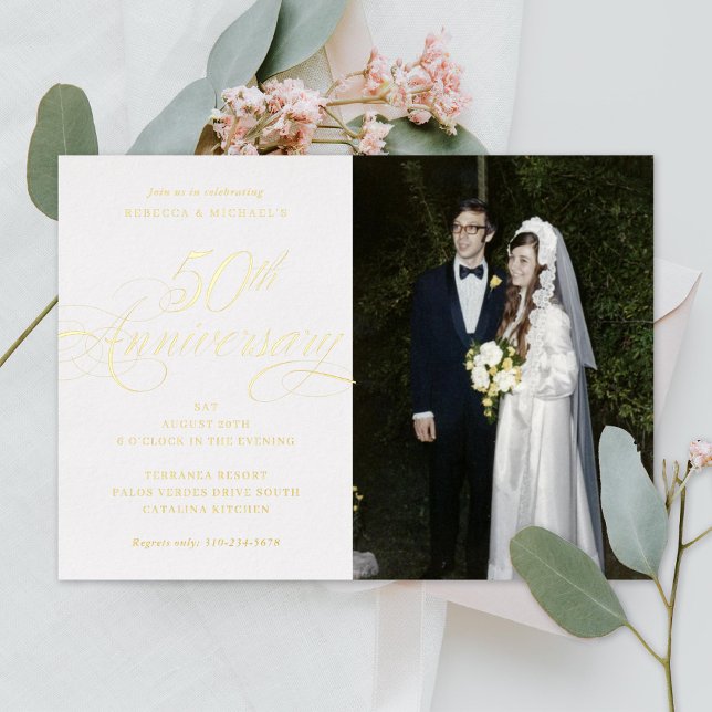Elegantes Kalligrafie-Foto zum 50. Jubiläum Folieneinladung (Von Creator hochgeladen)