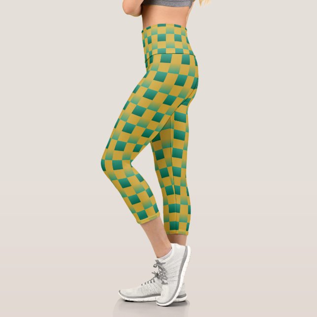 Elegantes kariertes Muster in Grün und Gold Capri Leggings (Links)