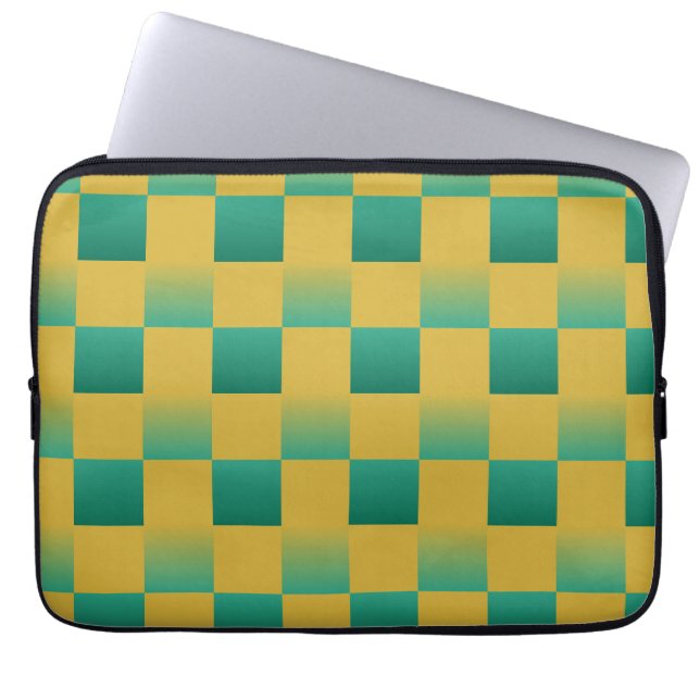 Elegantes kariertes Muster in Grün und Gold Laptopschutzhülle (Vorderseite)